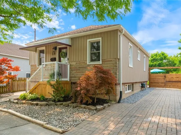 38 Hamilton St, Saint Catharines, ON L2S 1K4