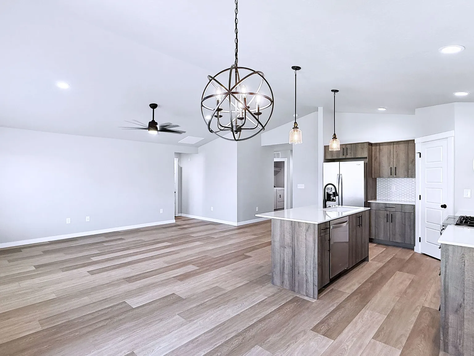 3 bed, 1694 sqft, $2,500 — Photo 3