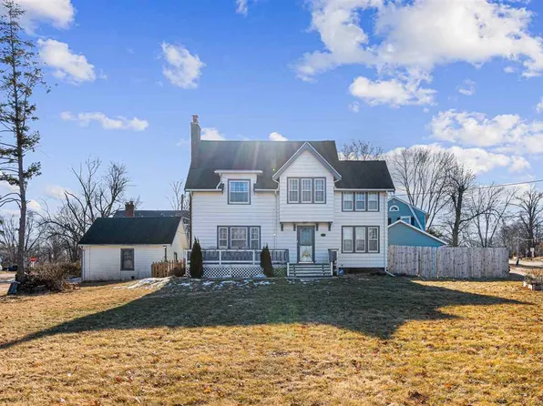 2401 Meadowbrook Dr SE, Cedar Rapids, IA 52403