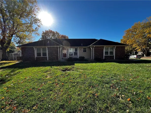 2106 SW Still Meadows Ln, Blue Springs, MO 64015