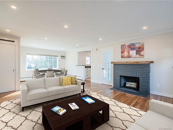 4th image of 365 Woodbury Road