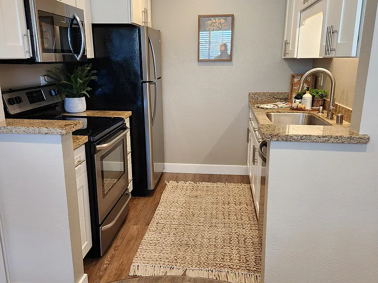 Hillcrest View — Photo 8
