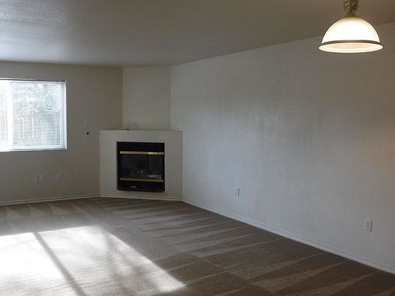 3rd image of 2160 SW Canyon Dr APT C