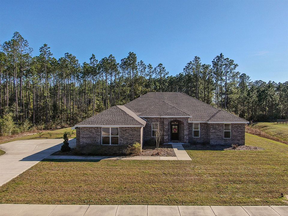 1st image of 130 Club House Dr E