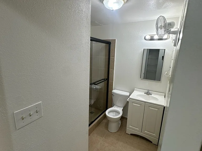 Stanford Avenue Apartments — Photo 7