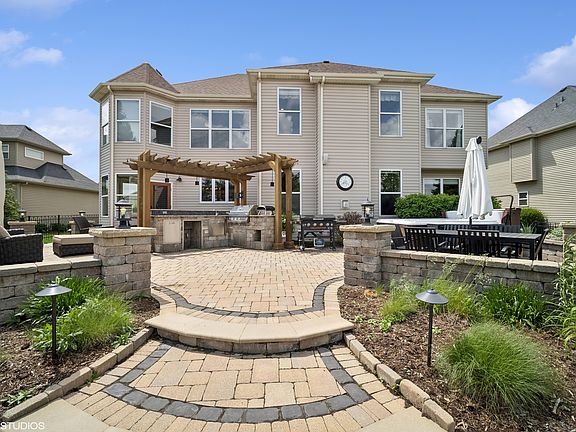 5th image of 623 Bennett Dr