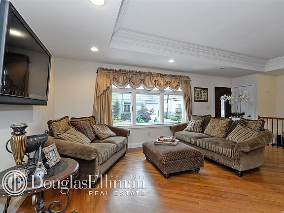 3rd image of 377 Franklin Ave