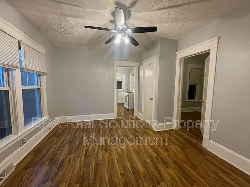 2 bed, 1.0 bath, $875 — Photo 3