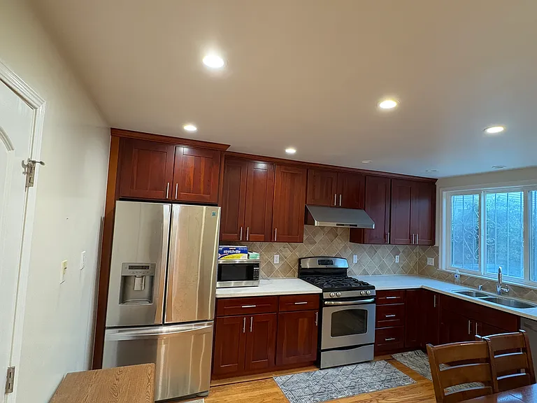 1882 Donner Ave — Photo 6