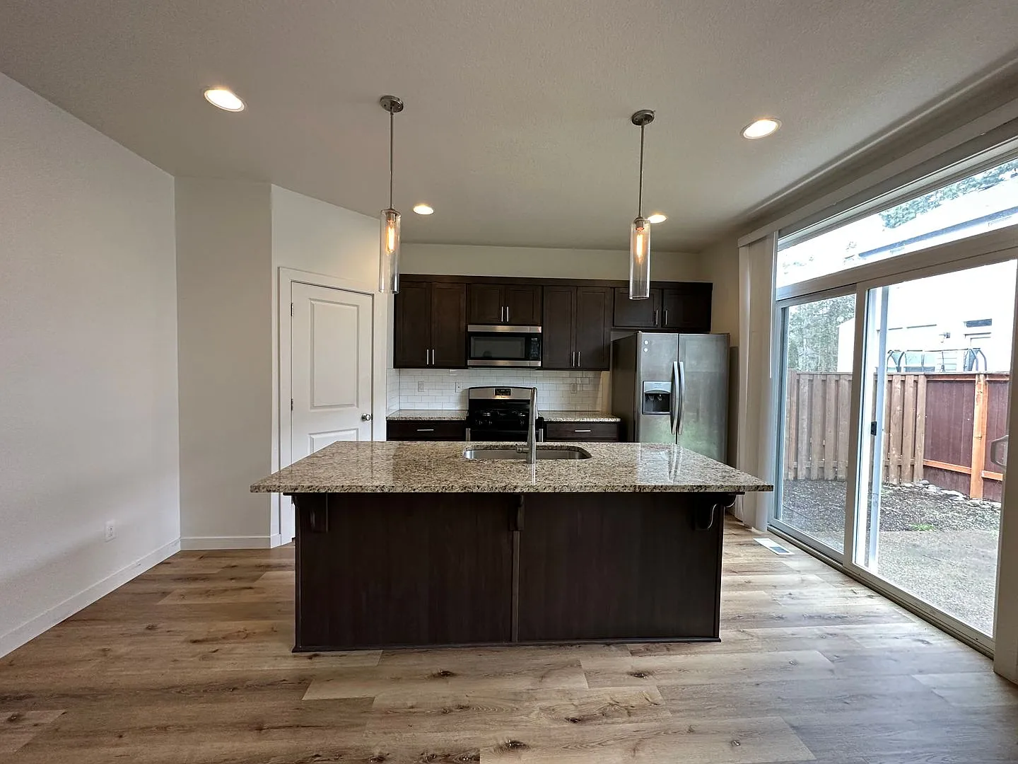 9714 Sw Windswept Place ~ Move In Special $500 Off 1st Month's Rent! Excellent Home, Convenient L... — Photo 4