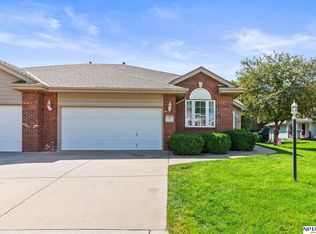703 Manor Plz, Papillion, NE 68046