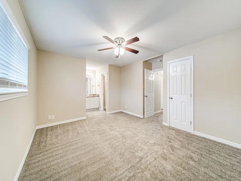 The Oaks Apartments At Medical Center — Photo 90