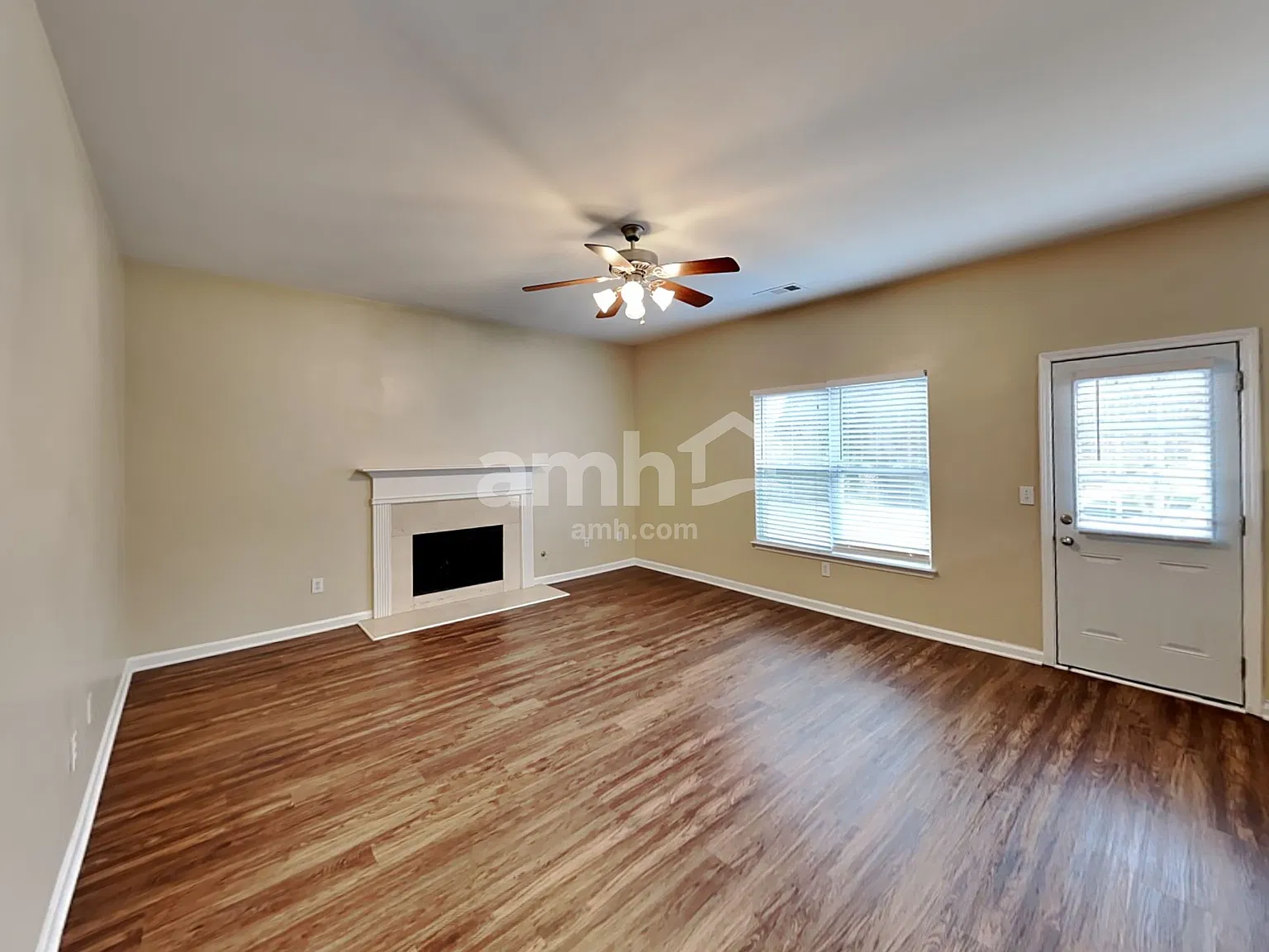 3 bed, 2.5 bath, 2309 sqft, $2,220 — Photo 4