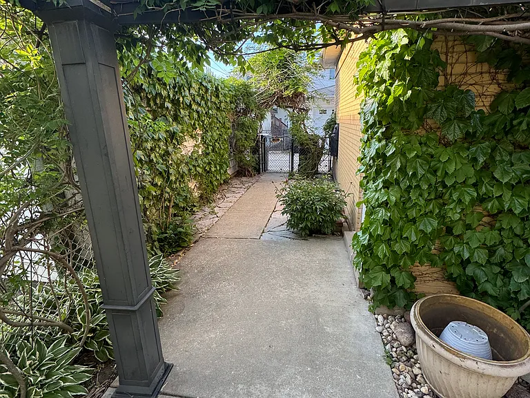 5528 W Berteau Ave #G — Photo 17