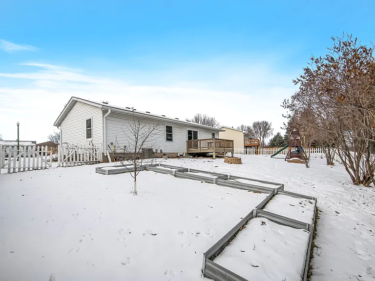 1210 Carriage Hills Dr S — Photo 16