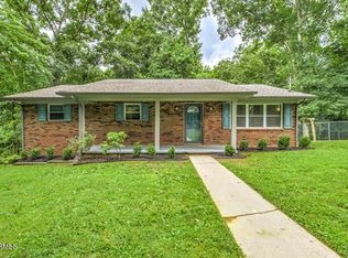 221 White Oak Ln, Heiskell, TN 37754