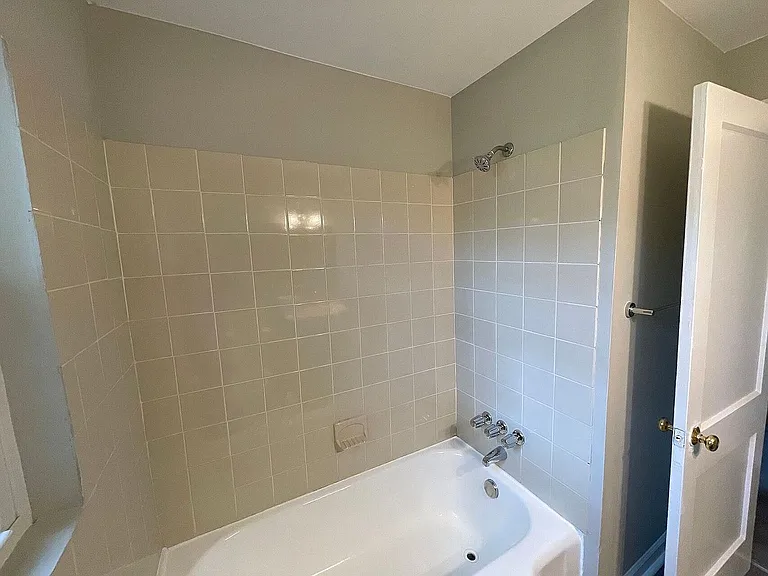 4111 Glory St — Photo 9