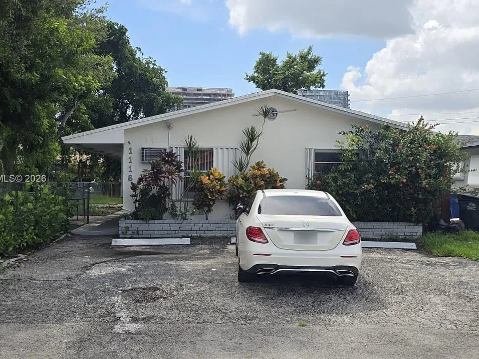 1118 NE 2nd Ct #1