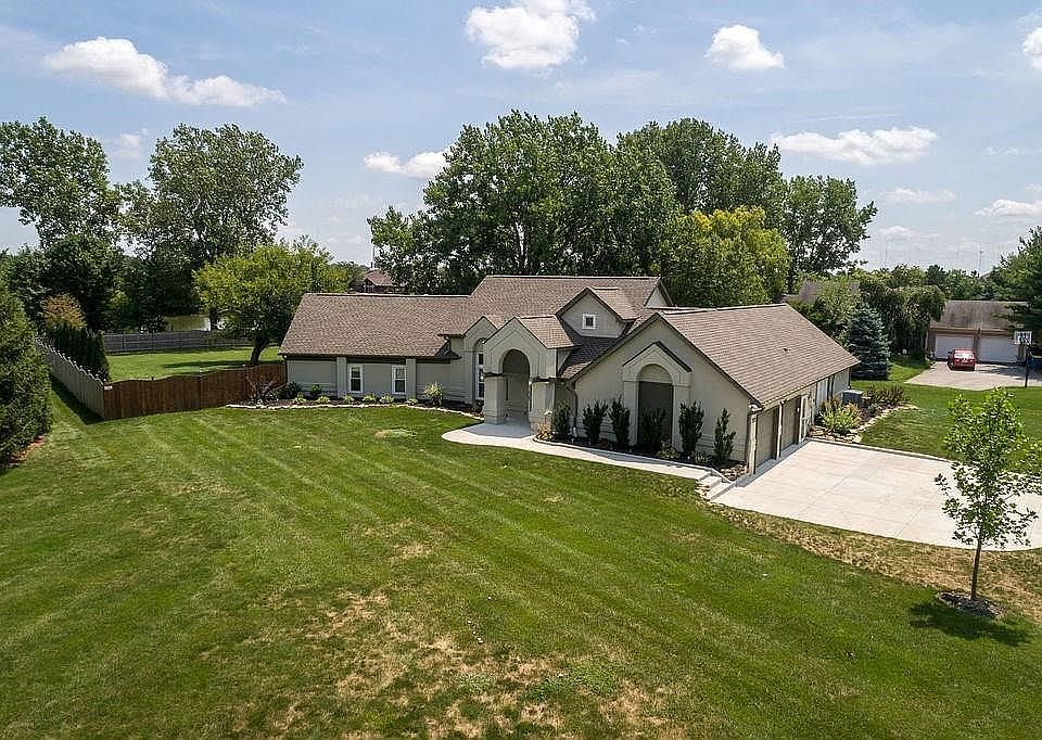 Completely renovated lot! New landscaping, concrete drive and walk ways and privacy fence.