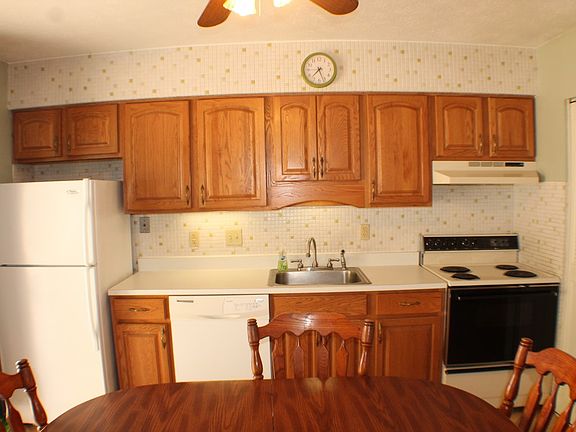 5th image of 814 Berkley Cir #3