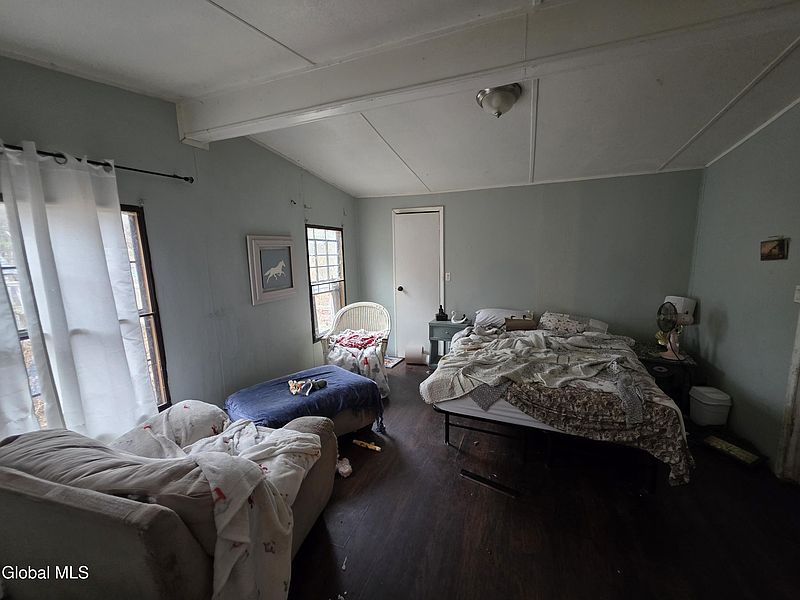 5th image of 141 Heath Road