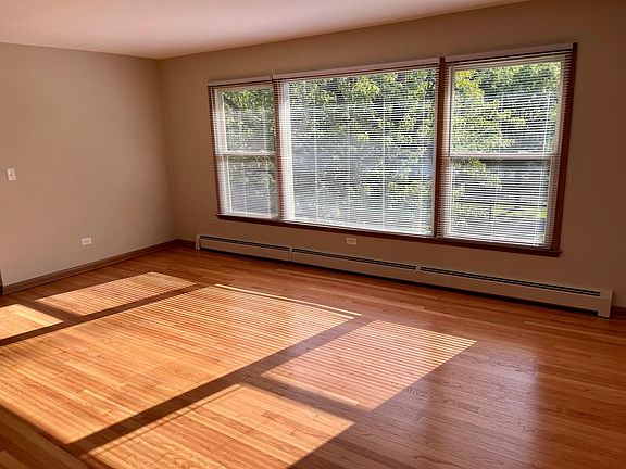 3rd image of 1334 Woodview Ln APT 2S