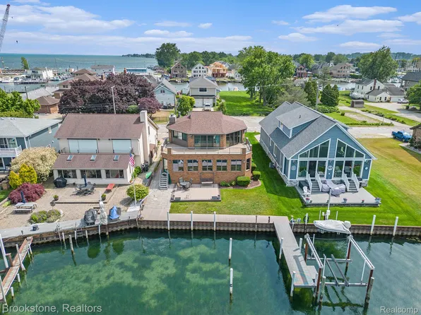 32315 N River Rd, Harrison Township, MI 48045