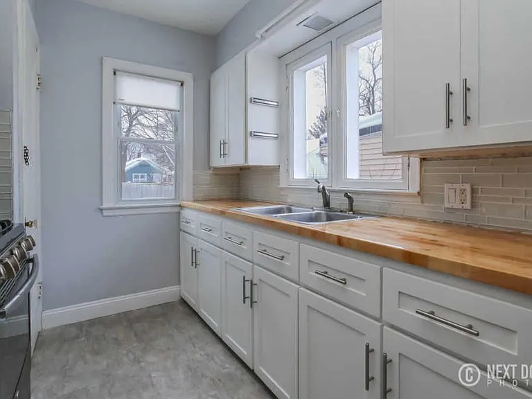 1319 Diamond Ave NE — Photo 7