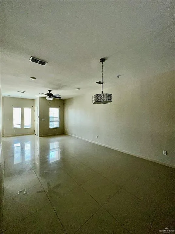 3 bed, 2.5 bath, 1469 sqft, $1,450 — Photo 3