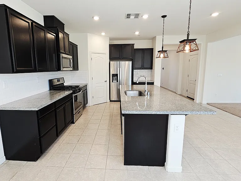 5444 Gallier Loop — Photo 8