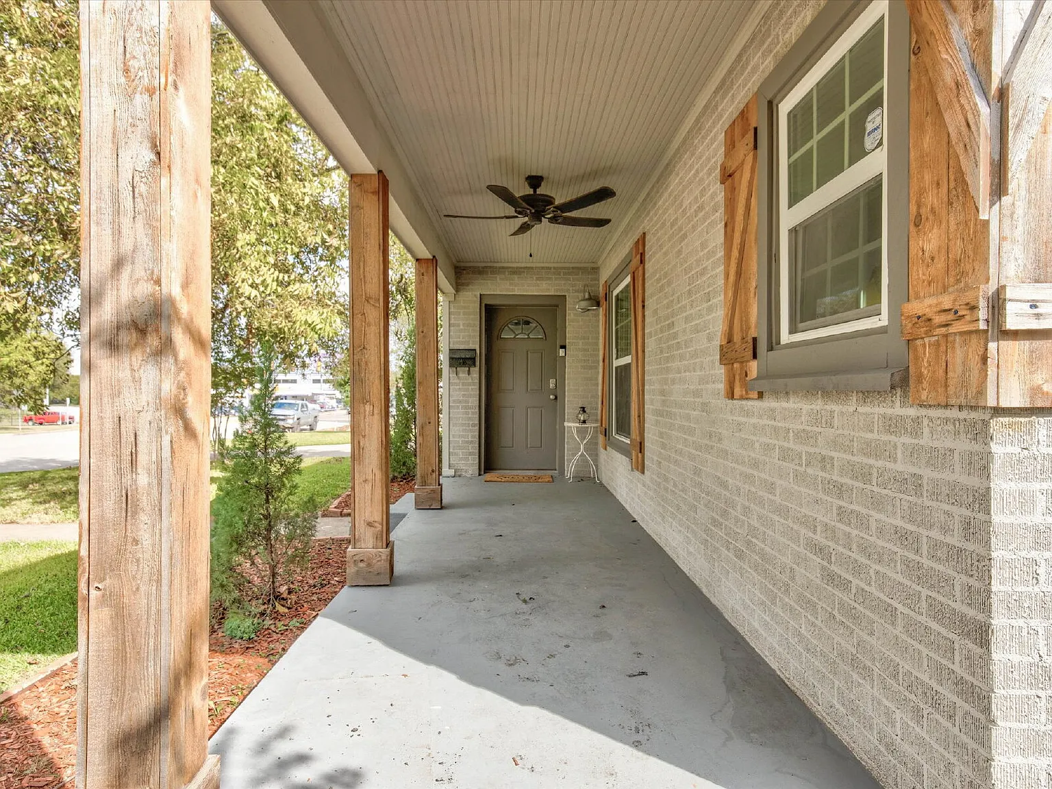 3 bed, 3.0 bath, 1849 sqft, $3,250 — Photo 2