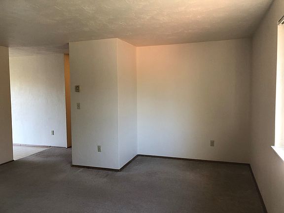 4th image of 2829 & 2831 Applewood Ln #2831