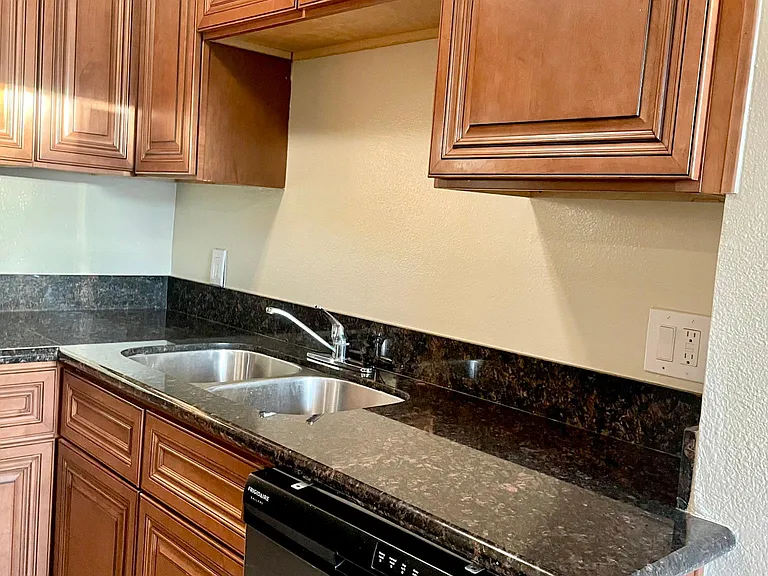 6620 Hazeltine Ave #106 — Photo 7