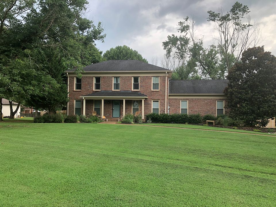 1st image of 204 Ellington Dr