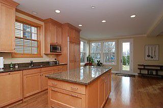 3rd image of 1495 Oakwood Ave