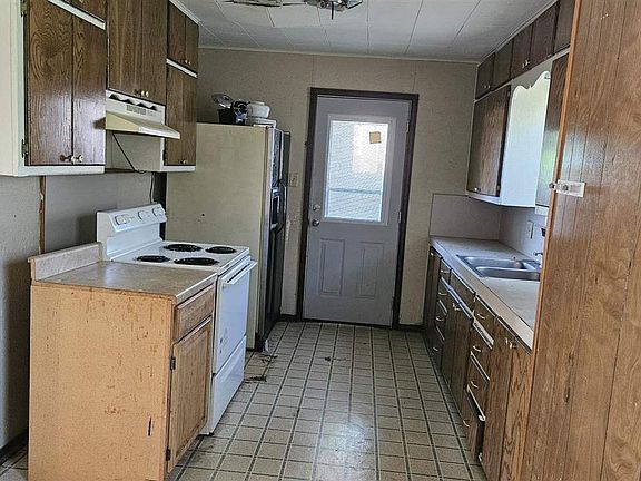 3rd image of 2335 SW Tulane Ave
