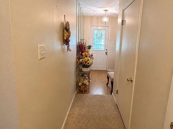 3rd image of 12 Sycamore Dr