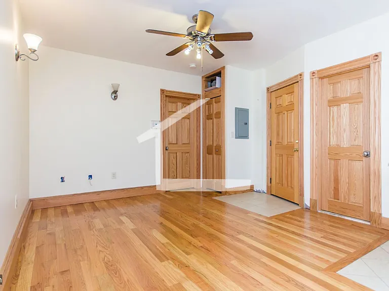 31 Phillips St #2 — Photo 3