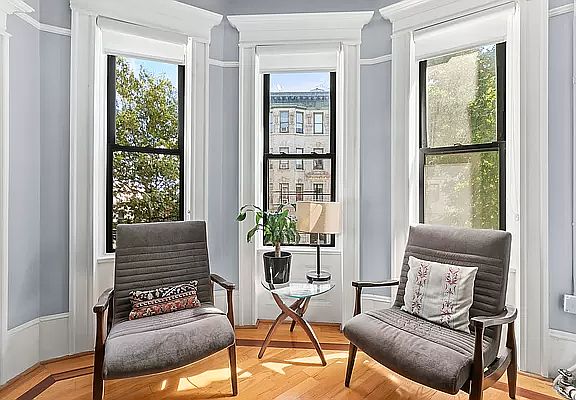 2nd image of 226 Saint James Pl APT 2L