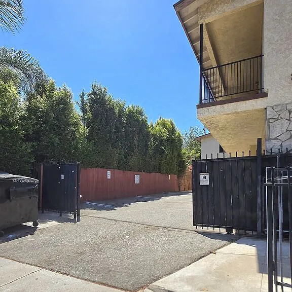 2219 Crenshaw Blvd #2 — Photo 16
