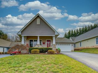 8137 Golden Oak Ln, Roanoke, VA 24019