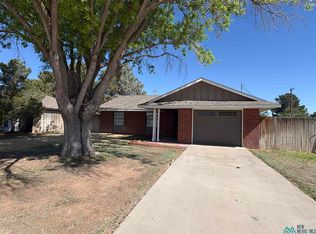611 Broken Arrow Rd, Roswell, NM 88201