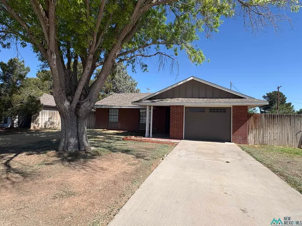 611 Broken Arrow Rd, Roswell, NM 88201