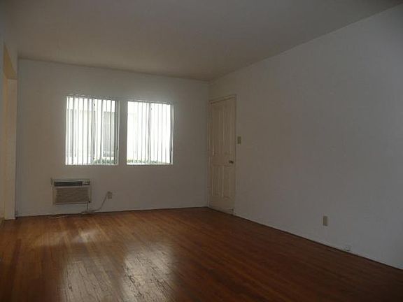 3rd image of 923 W Angeleno Ave APT E