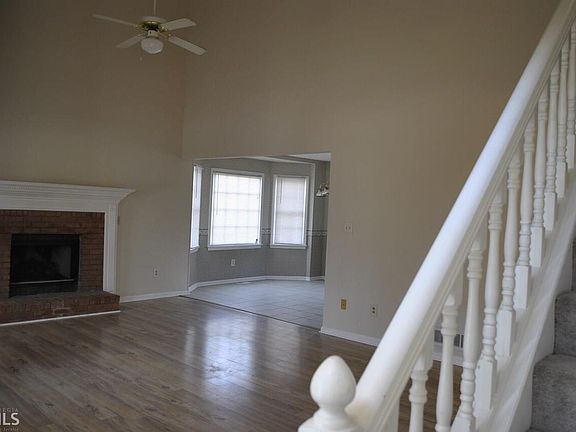 3rd image of 222 Garretts Dr