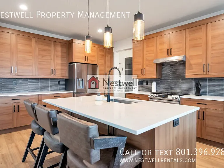 76 N Midland Dr — Photo 9