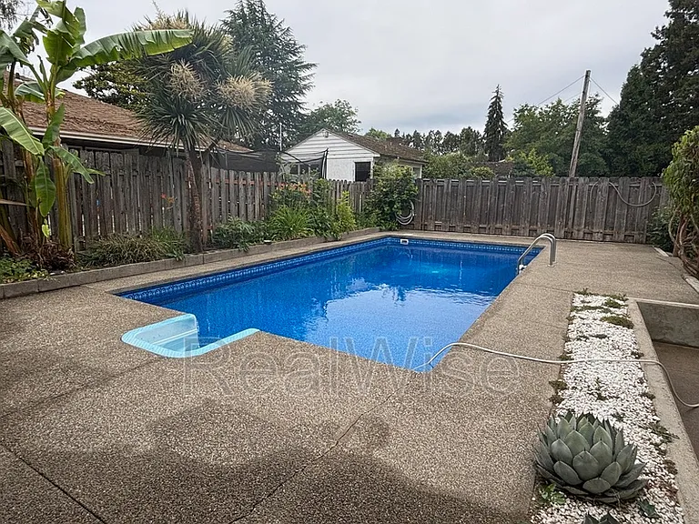 364 W Selmar Ct — Photo 3