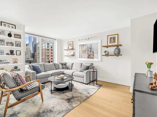 212 Warren Street image 2 of 21