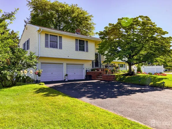 9 Janet Ct, Milltown, NJ 08850