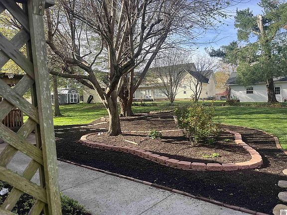 5th image of 452 Tudor Blvd